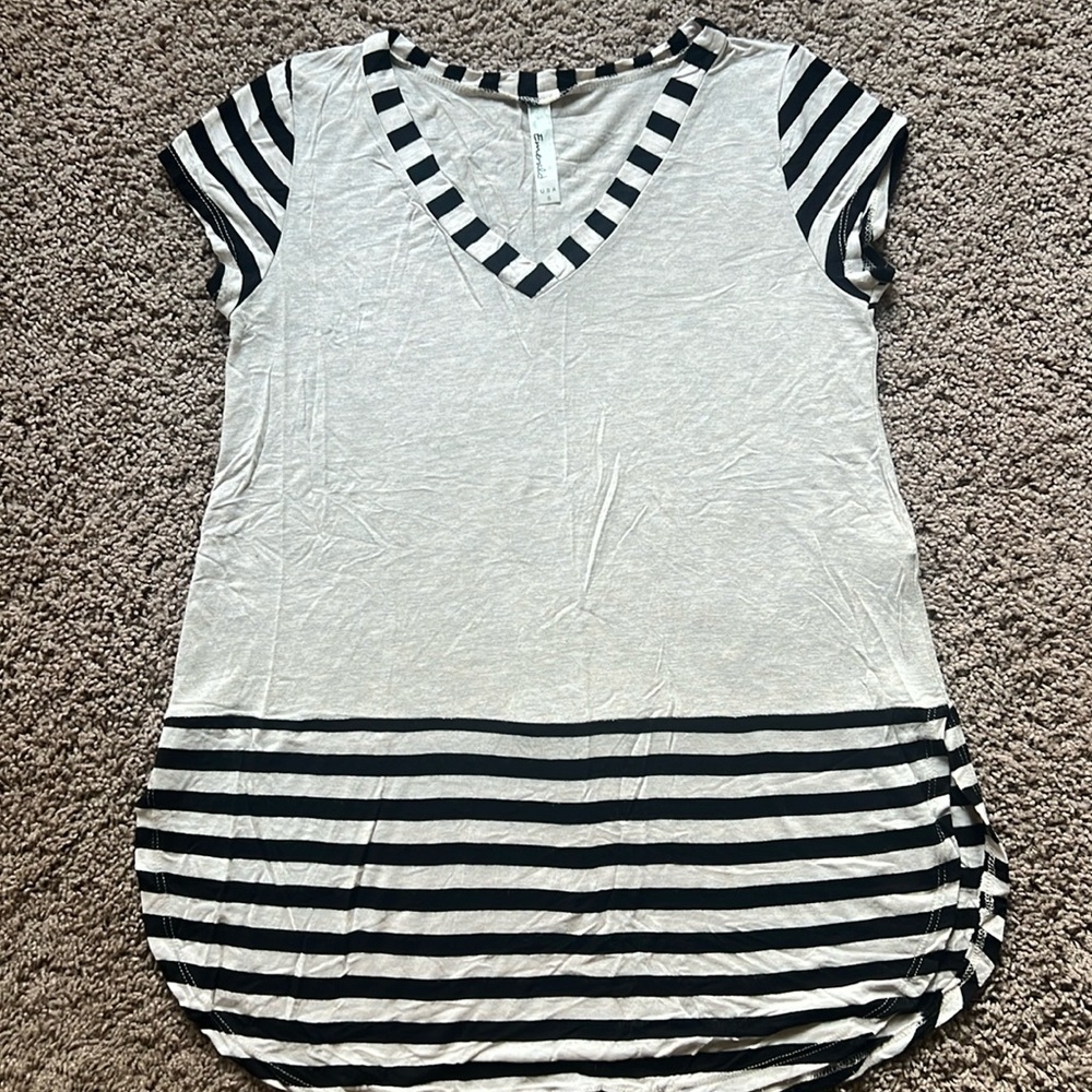 Women’s V Neck TShirt, size small longer length cap sleeve